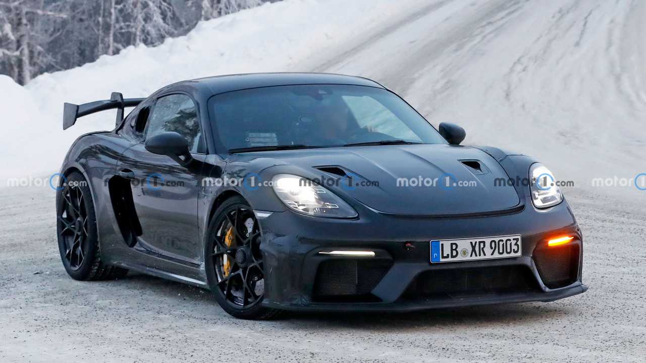 Karın keyfini yine Porsche 718 Cayman GT4 RS’ler çıkardı