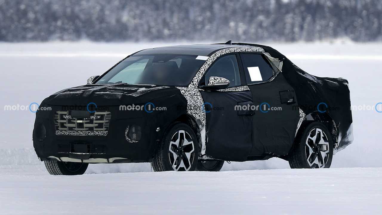 Hyundai’ın yeni pickup modeli Santa Cruz, test esnasında görüntülendi