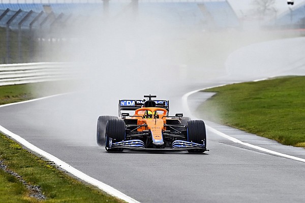 McLaren, MCL35M’i Silverstone’da piste çıkardı!