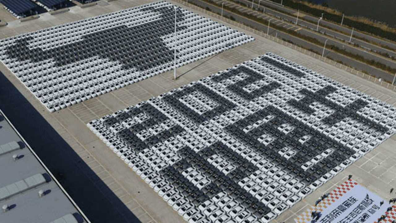 Geely, dünyanın en büyük otomobil “mozaiği” rekorunu kırdı