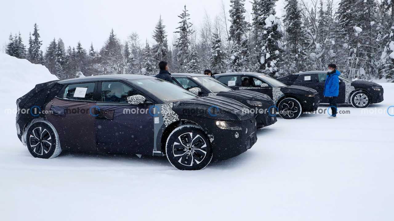 Genesis GV60, Kia CV ve Hyundai Ioniq 5 ile birlikte görüntülendi Genesis GV60, Kia CV ve Hyundai Ioniq 5 ile birlikte görüntülendi