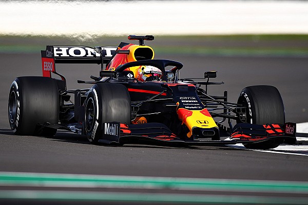 Verstappen, Silverstone’da 2019 RB15’in direksiyonuna geçti