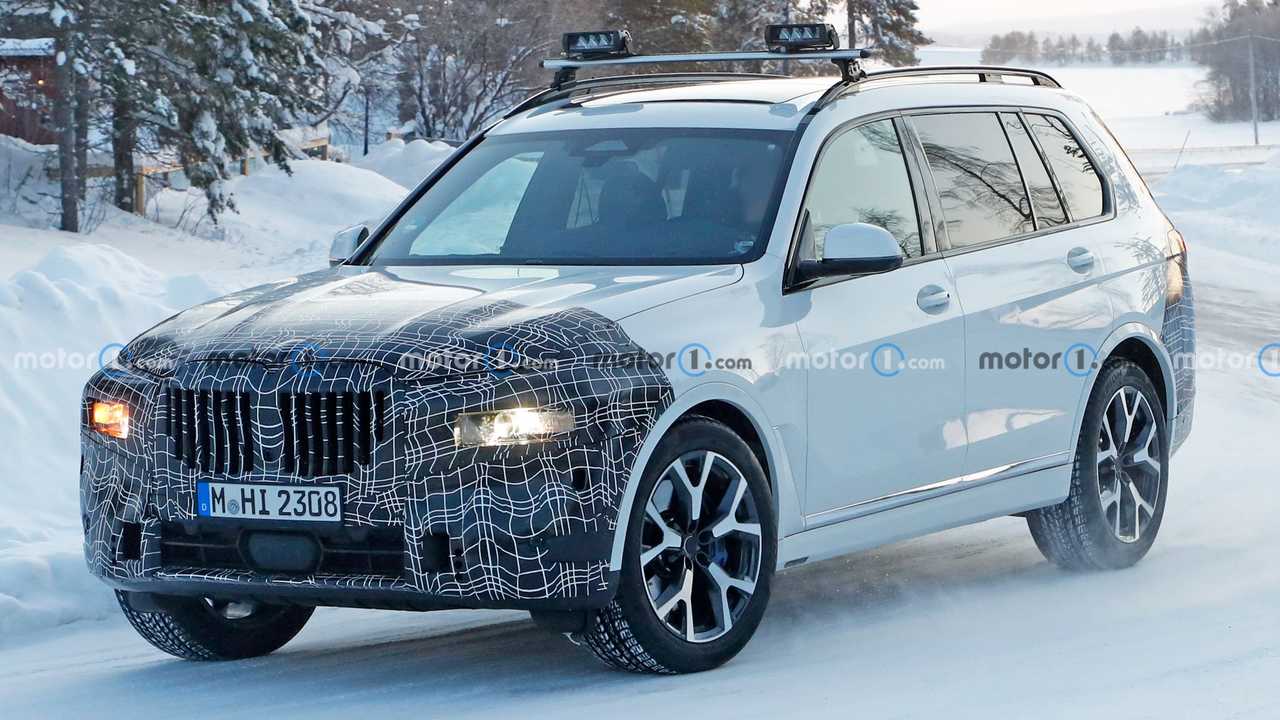 Makyajlı BMW X7 karlı yollarda test yapıyor