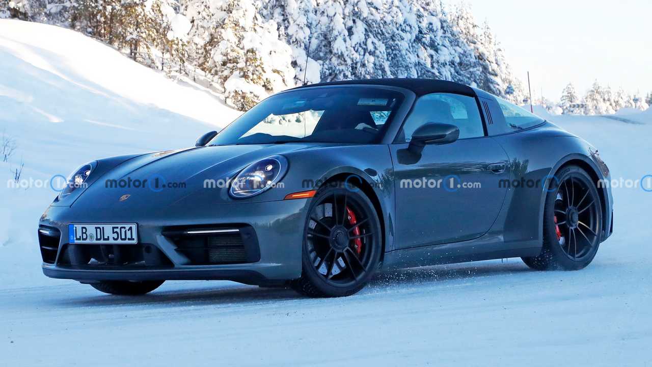 2021 Porsche 911 Targa GTS yeni kabiniyle casuslara yakalandı