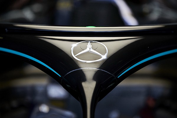 Mercedes, 2021 Formula 1 aracını ilk kez çalıştırdı!