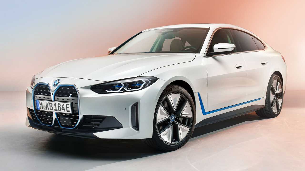 2021 BMW i4, 485 kilometre menzili ile tanıtıldı
