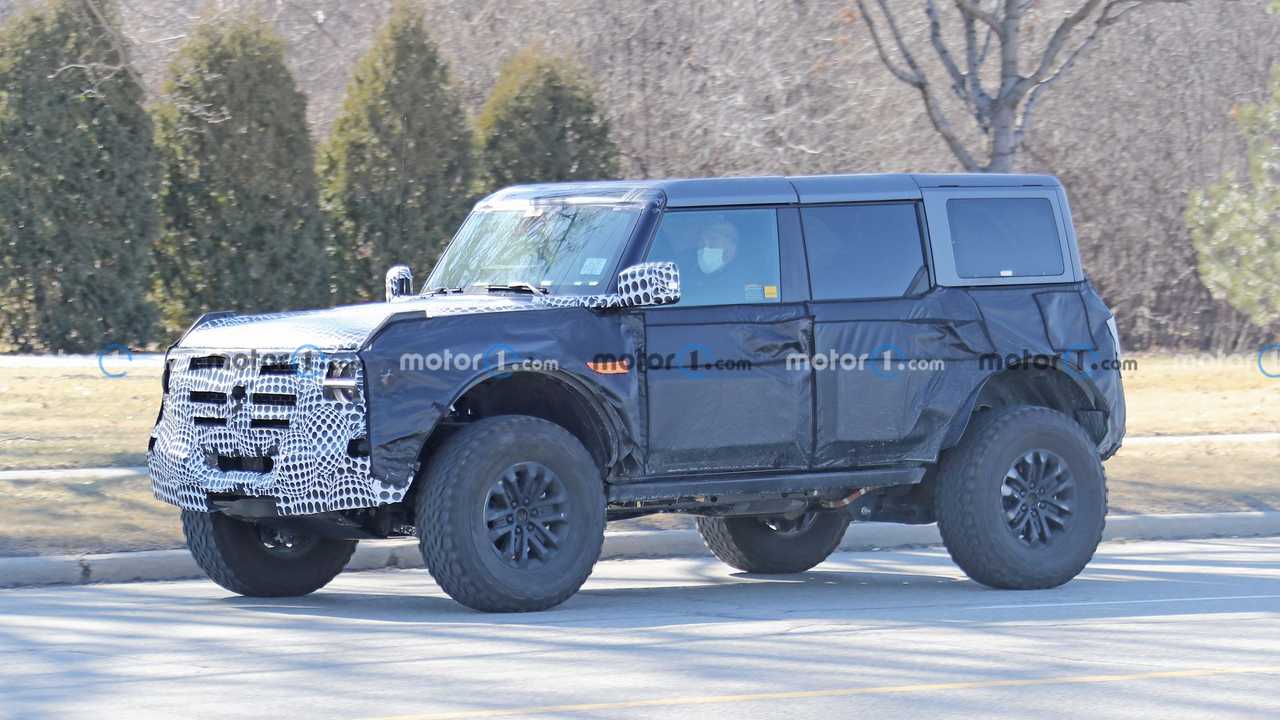 Ford Bronco Warthog, şaşırtıcı egzoz çıkışları ile görüntülendi