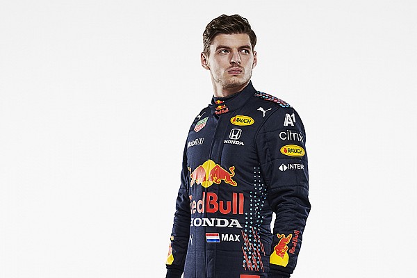 Red Bull yeni sezonda kullanılacak yarış tulumlarını tanıttı