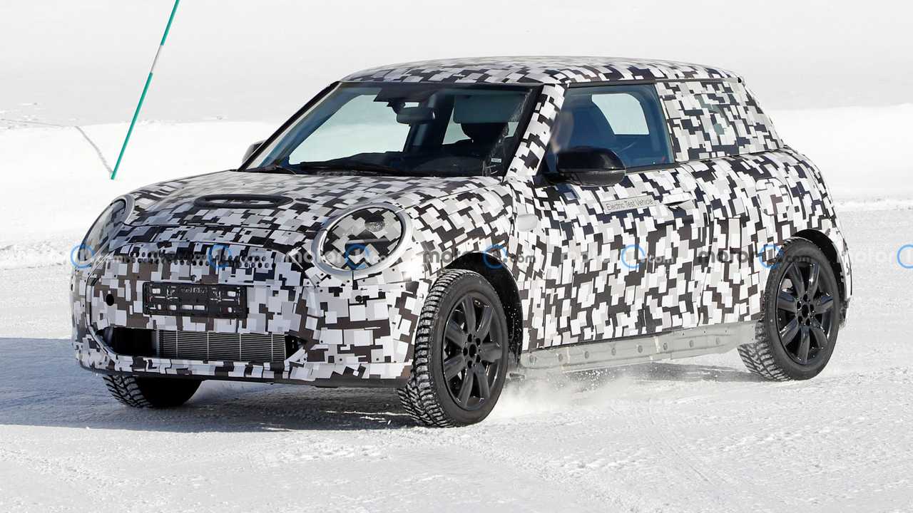 Yeni nesil MINI Cooper EV modeli kış testlerinde