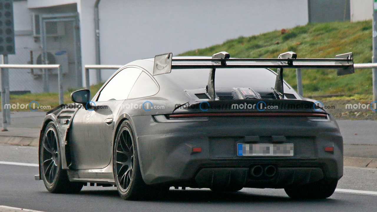 Porsche 911 GT3 RS ve devasa kanadı, casuslarımıza yakalandı