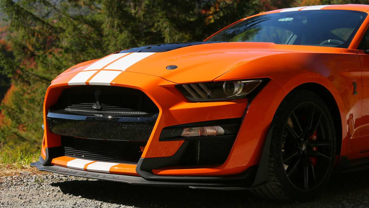 Dünyanın en çok satan spor otomobili yine Ford Mustang oldu!