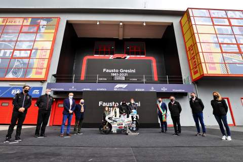 Unique MotoGP, Formula 1 tribute to Fausto Gresini