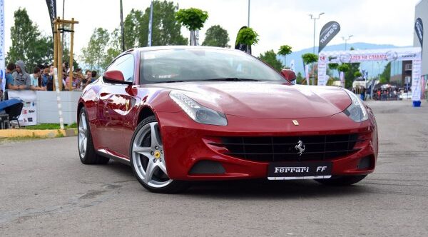 Ferrari – FF – 6.3 V12 (660 bg) 4WD – Teknik Özellikler