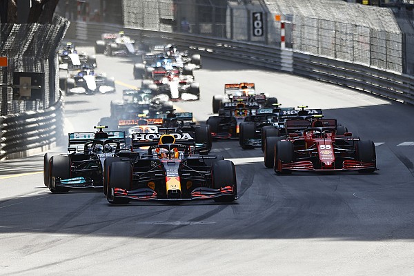Red Bull: “Mercedes’in hataları, baskı yapmaya devam etmemiz gerektiğini gösteriyor”