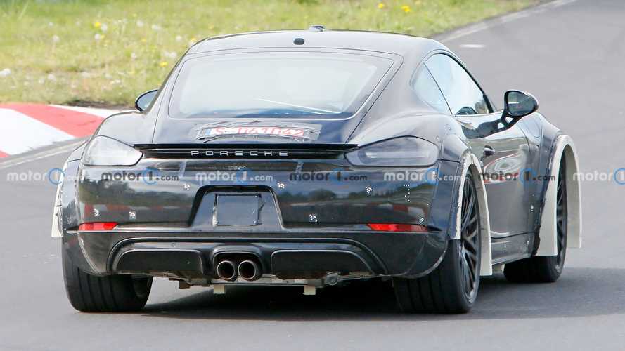 Geniş gövdeli Porsche Cayman prototipi Ring’i turluyor
