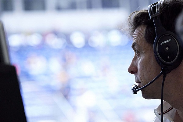 Wolff: “Mercedes’in şampiyonluk mücadelesindeki formu kabul edilemez”