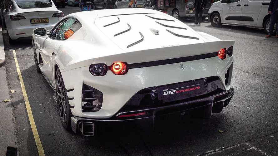 Ferrari 812 Competizione ve 296 GTB yakından görüntülendi Ferrari 812 Competizione ve 296 GTB yakından görüntülendi