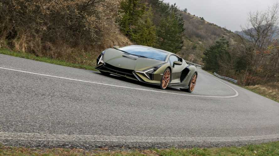 Lamborghini, yeni bir V12 hibrit projesi olduğunu doğruladı