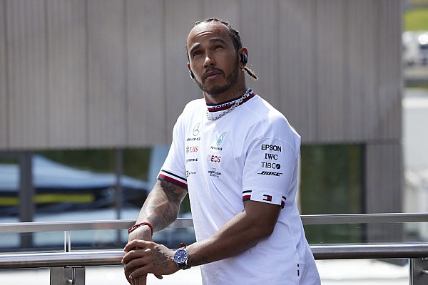 Resmi: Hamilton, Mercedes’le iki yıllık yeni anlaşma imzaladı!