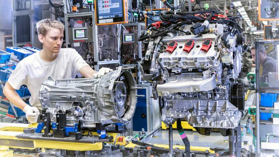 Mercedes, Almanya ve Macaristan’daki üretim bantlarını yavaşlattı