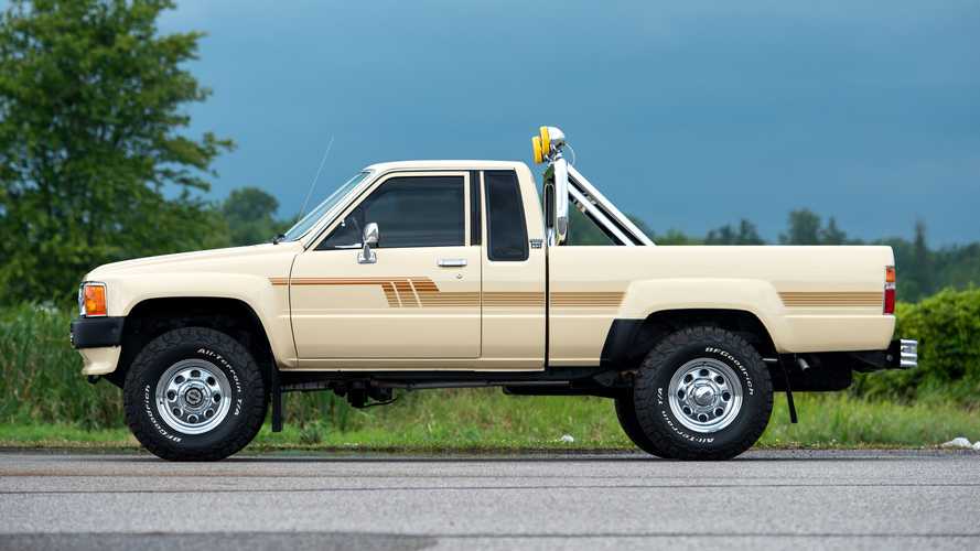 İnanılmaz bir bakıma sahip 1986 Toyota 4×4 Pickup satışa çıkıyor