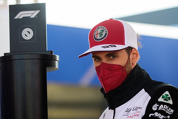 Giovinazzi: “2022 için birçok iddia var ancak kararı ben vermiyorum”