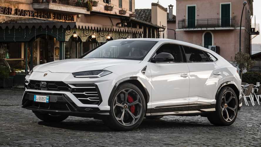 Lamborghini Urus, kendi egzoz sesini kaydederken yakalandı