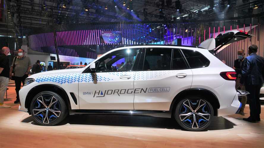 BMW, Münih’te hidrojen yakıt hücreli iX5’i görücüye çıkarttı