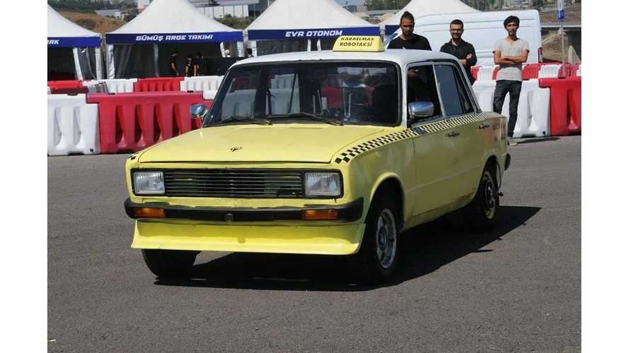 Bu 1989 model Serçe sürücüsüz bir taksiye dönüştürüldü!
