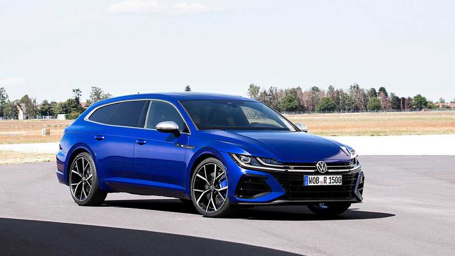 Volkswagen Arteon R ve Kia Stinger drag yarışında kapışıyor