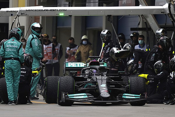 Mercedes: “Ocon’un düşüşü, Hamilton’ı pistte tutmanın riskli olduğunu kanıtladı”