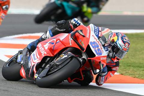 Martin: ‘Damp patches a bit risky’, hard front tyre ‘for sure’ the race option