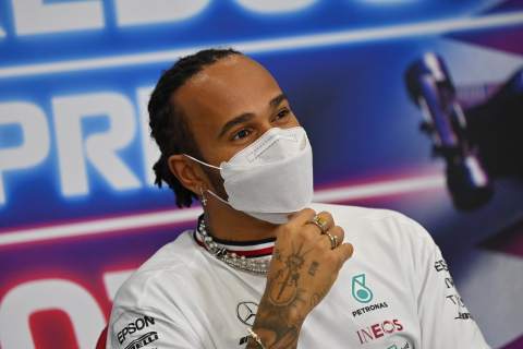 Hamilton ‘loves’ Wolff’s “fighting spirit” in intense F1 title fight
