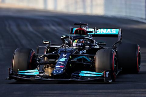 Hamilton pips F1 title rival Verstappen in opening Saudi GP practice