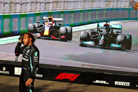 Hamilton: Verstappen’s moves “over the limit” in F1 Saudi GP