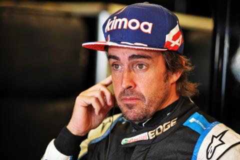 Alonso rants 'no rules' F1 needs "a referee to protect us"