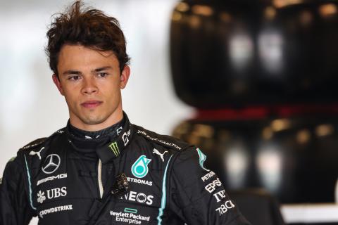 De Vries tops first day of F1 post-season Abu Dhabi test