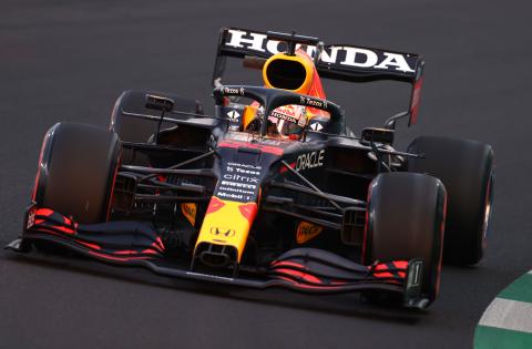 Verstappen fastest from F1 title rival Hamilton in Saudi FP3