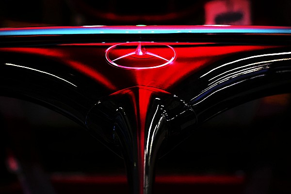 Mercedes, 2022 aracını ilk kez çalıştırdı!