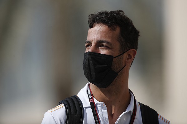 Ricciardo, Hamilton ve Verstappen’in şampiyonluk mücadelesine “imrenmiş”