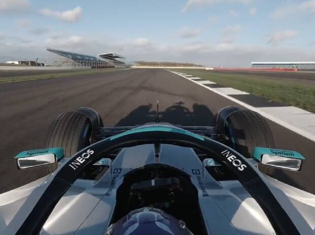 Hamilton im Mercedes W13: Die erste Onboard-Runde der Formel 1 2022!