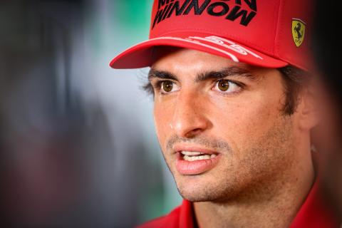 Sainz still discussing F1 contract renewal with Ferrari