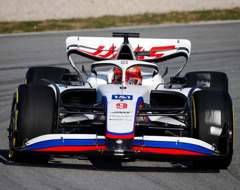 Haas' 2022 F1 car makes on-track debut in Barcelona