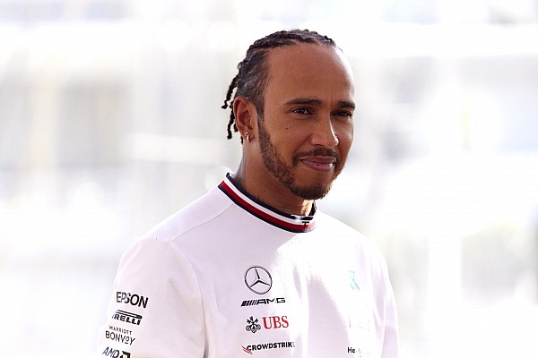 Mercedes, Hamilton’ın hazırlık için fabrikaya geldiğini doğruladı