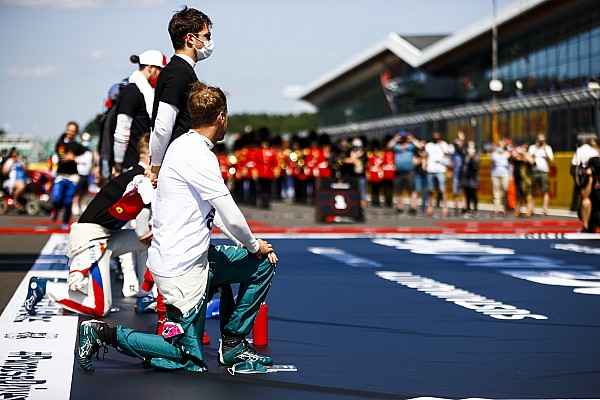 Vettel, Formula 1’in “diz çökme törenini” rafa kaldırması karşısında şaşkın