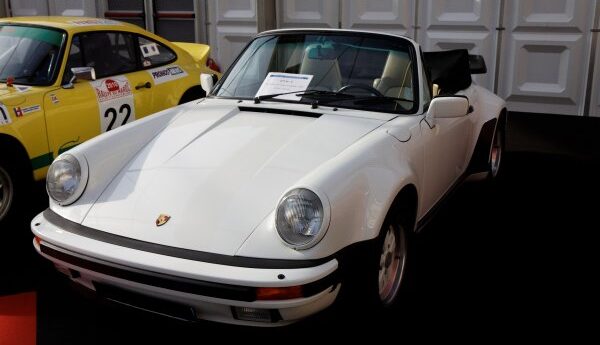 Porsche – 911 – 3.3 Turbo (300 bg) – Teknik Özellikler