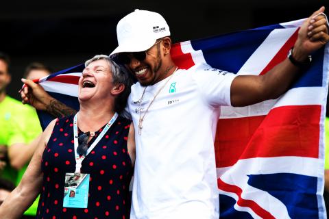 Hamilton to change name to honour his mother