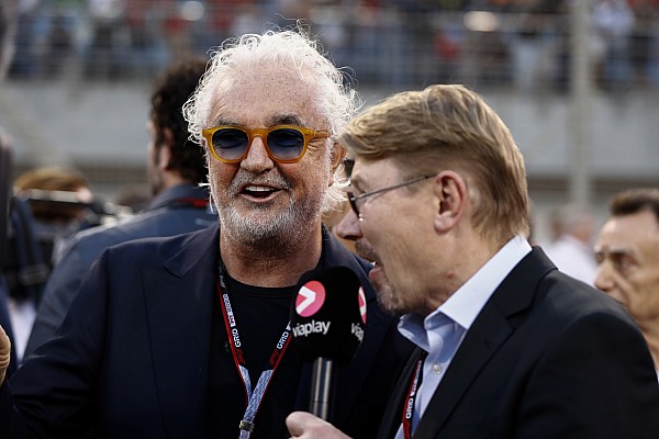 Briatore: “Umarım Ferrari’nin domine ettiği harika bir yıl izleriz”