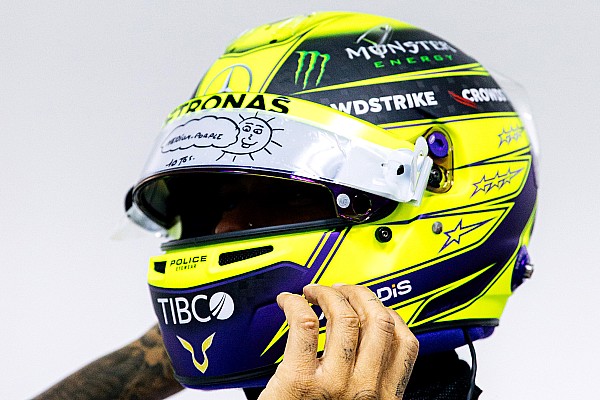 Lewis Hamilton, 2022’de kullanacağı kaskı tanıttı