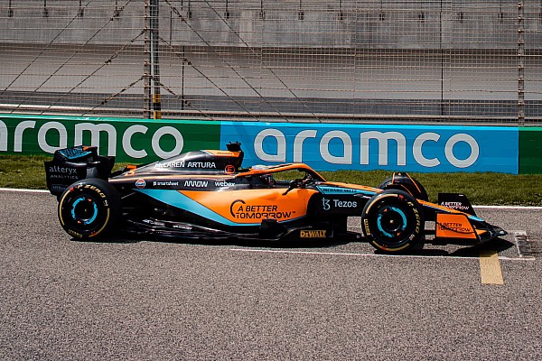 McLaren, MCL36’yı Bahreyn’de güncellenmiş renk düzeniyle piste çıkardı